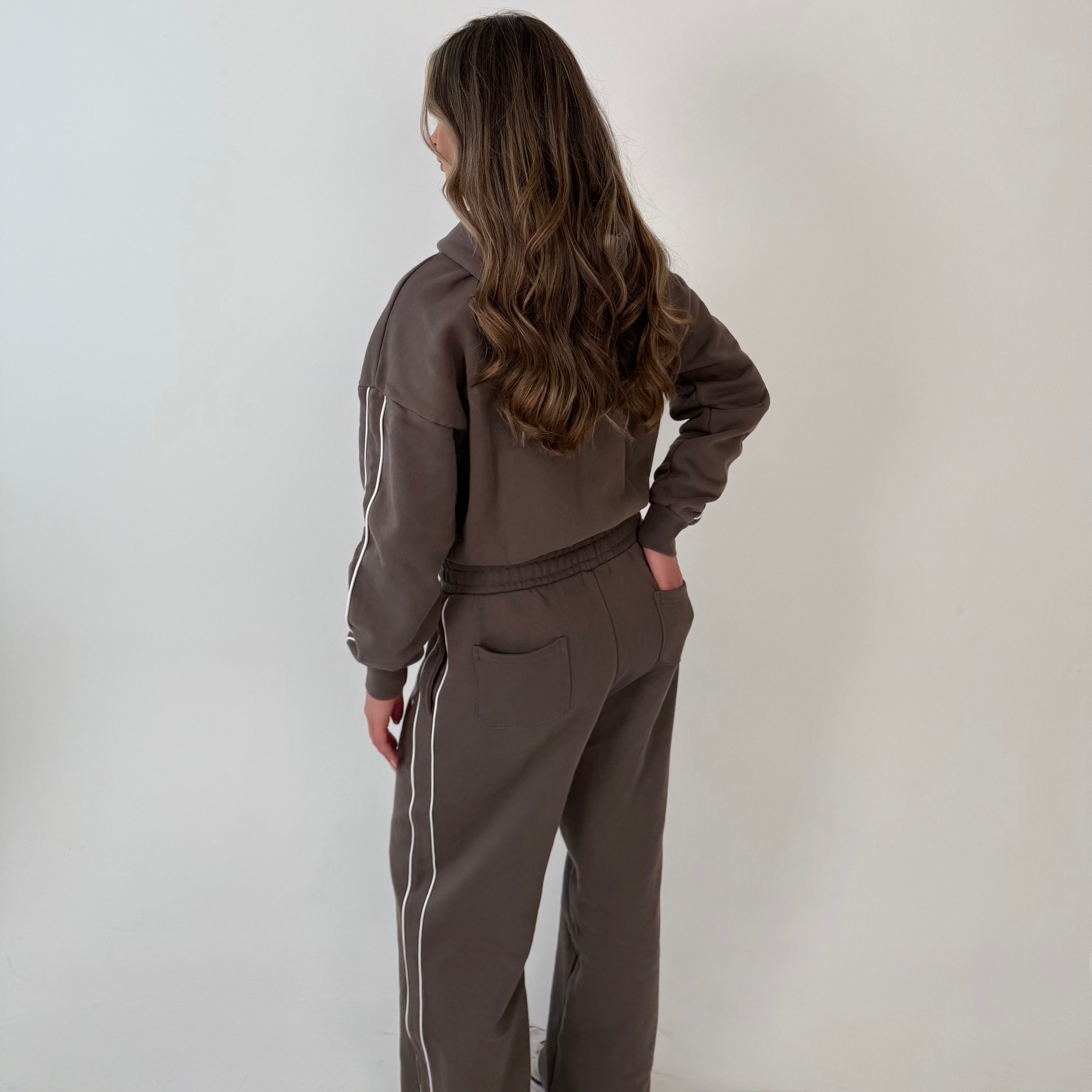 Straight Leg Sweatpants - Mocha